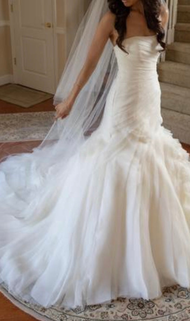 vera wang trumpet wedding dress