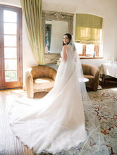 Load image into Gallery viewer, Tara Keely &#39;STYLE 2851 PAOLA&#39; wedding dress size-06 PREOWNED
