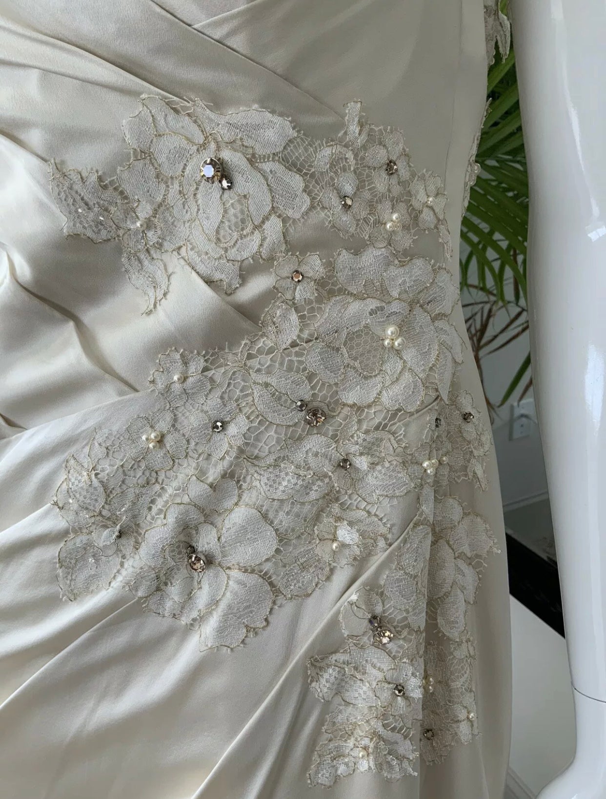 Kelly Chase 'Custom Swarovski Crystal Embellished Sweetheart Fit to Fl ...