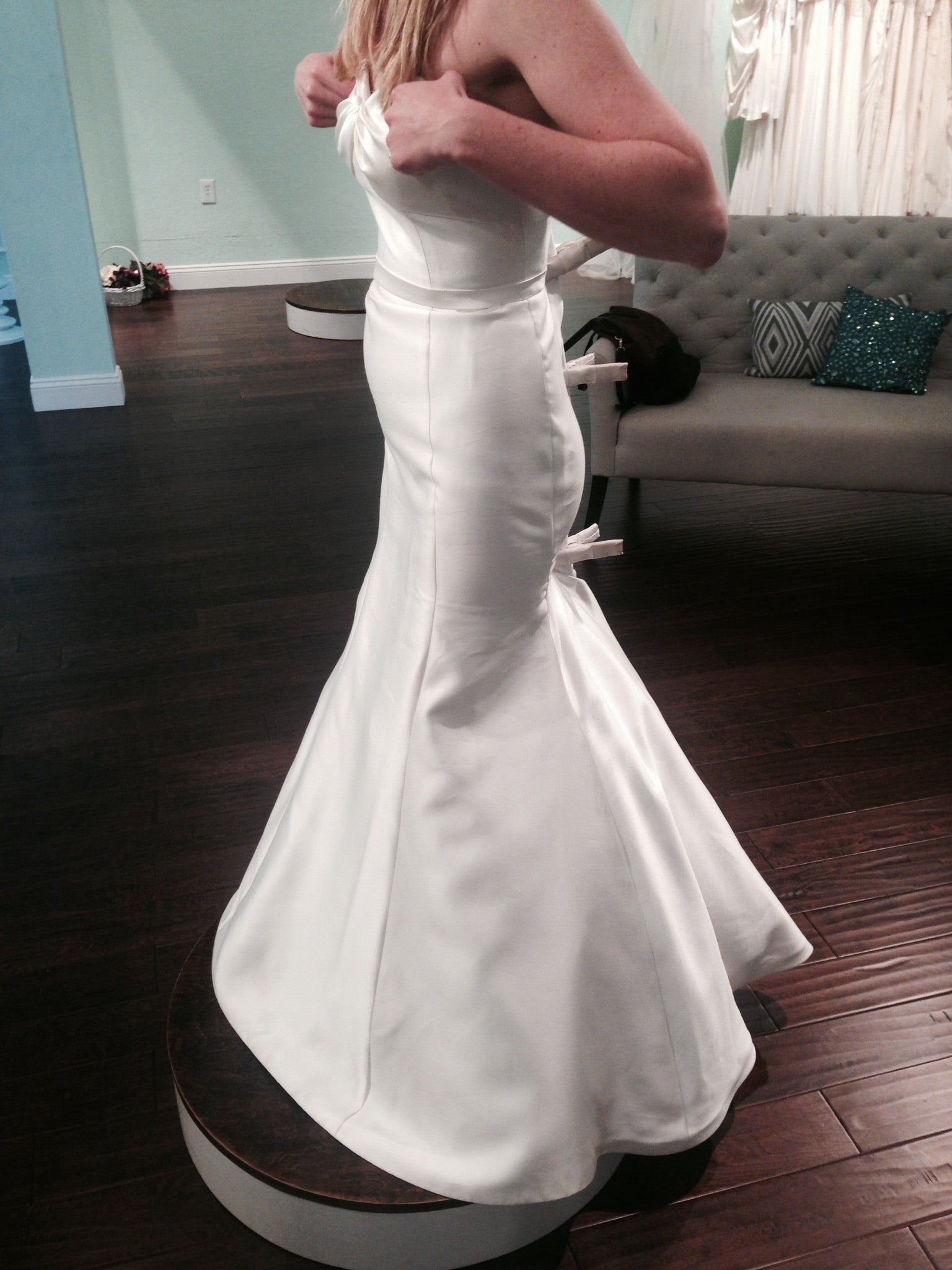 jenny-yoo-strapless-mermaid-used-wedding-dress-size-6-nearly-newlywed