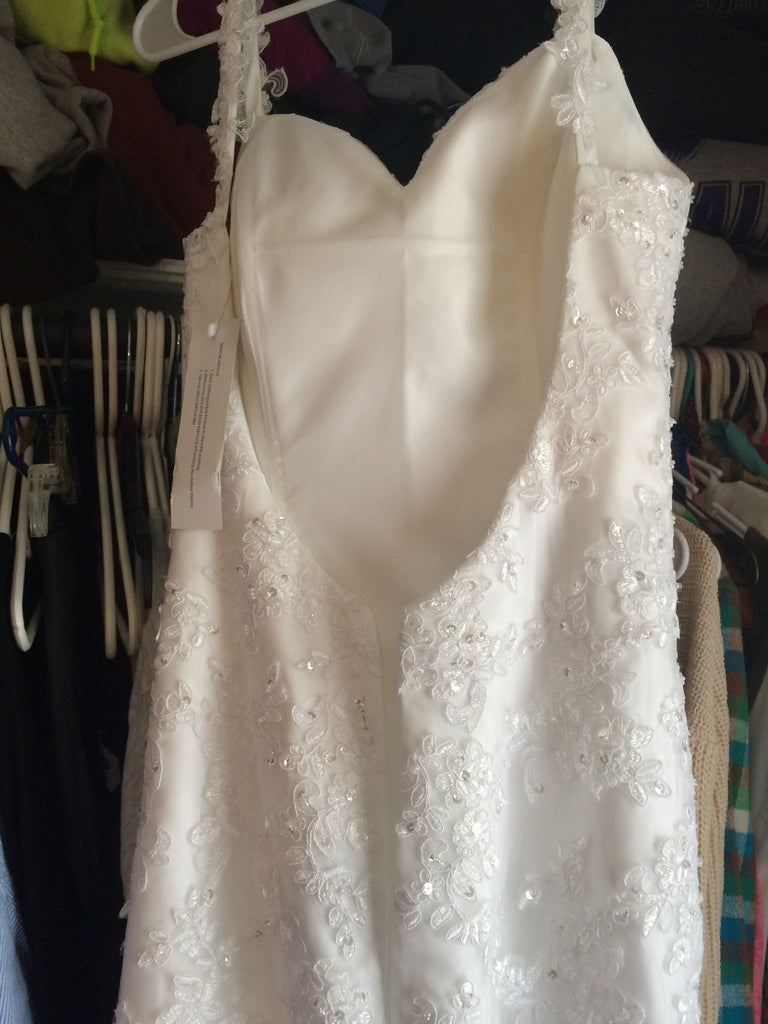 Custom 'Tiffany' size 6 used wedding dress - Nearly Newlywed