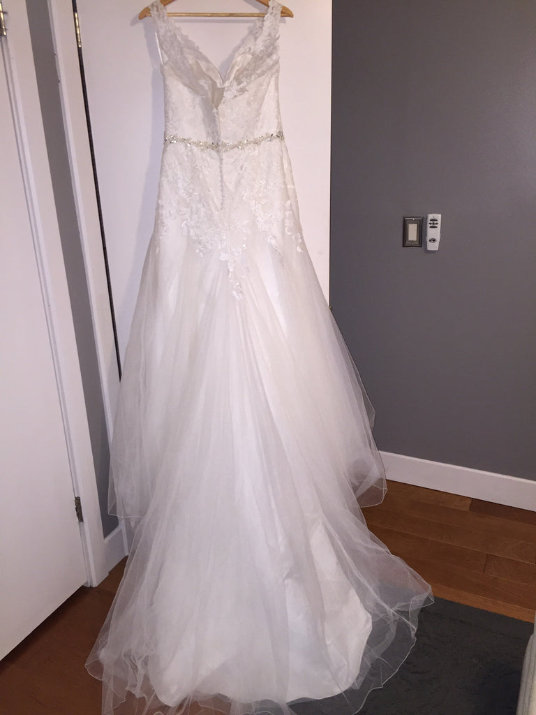 Village Bridal 'Ivory' size 14 new wedding dress - Nearly Newlywed