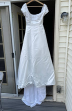 Load image into Gallery viewer, Jasmine Couture Bridal &#39;Classic Cap Sleeve Scoop Neck A-Line 188&#39;

