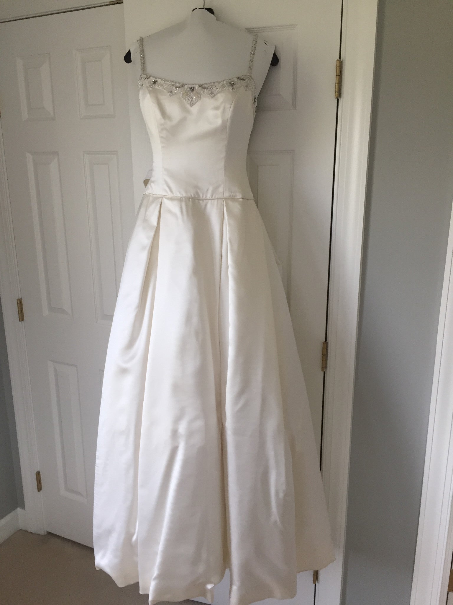 Lazaro '3958' size 4 used wedding dress – Nearly Newlywed