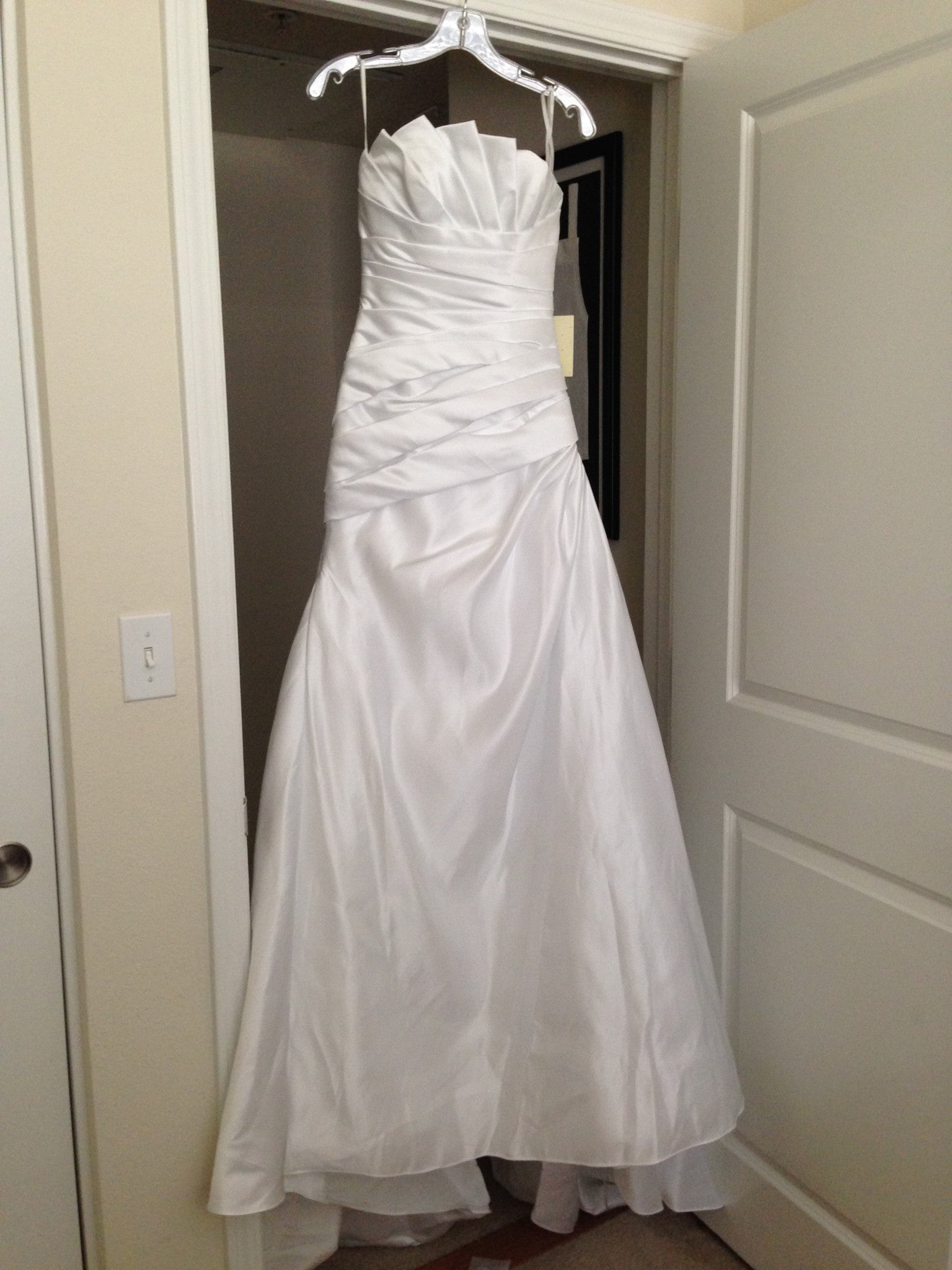 Pronovias 'Genova' New Wedding Dress Size 6 – Nearly Newlywed