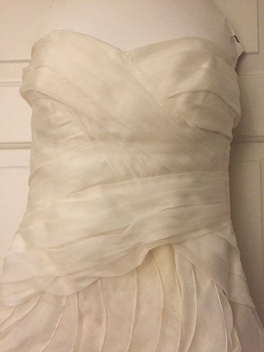 Monique Lhuillier 'Spring 2011' size 8 used wedding dress – Nearly Newlywed