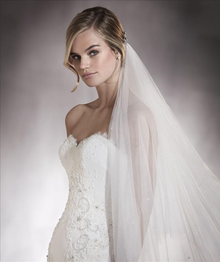 Pronovias 'Alicia' size 8 sample wedding dress – Nearly Newlywed