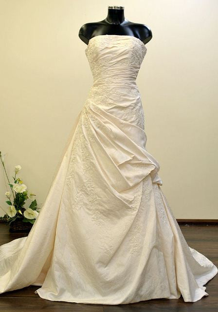 Pronovias 'Nepal' size 10 used wedding dress – Nearly Newlywed