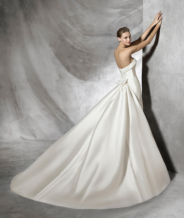 pronovias detachable train