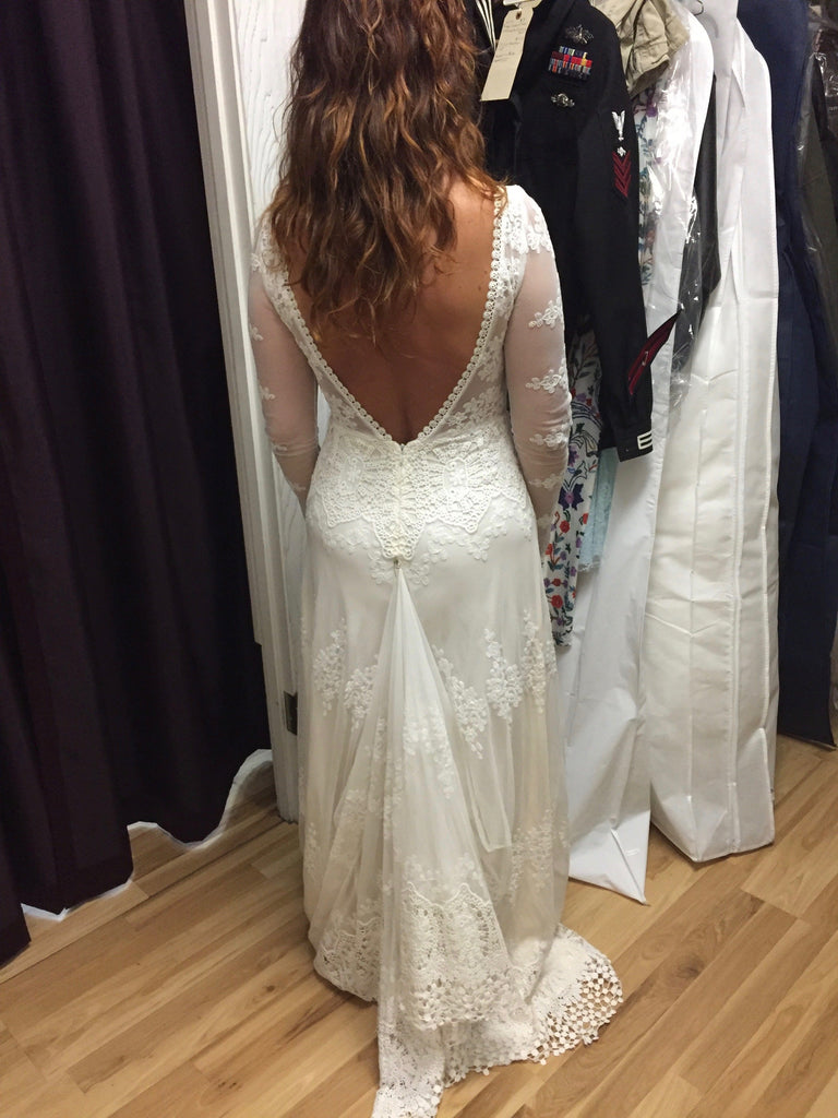 lisa lace wedding dress