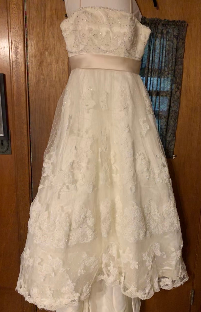 Casablanca 1900 size  10  used  wedding  dress Nearly Newlywed