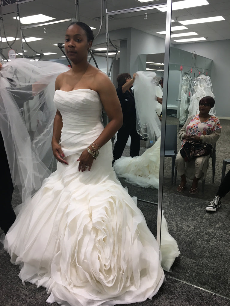 vera wang trumpet wedding dress