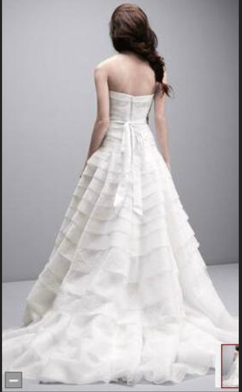 Vera Wang White A Line Drop Waist Size 10 New Wedding Dress Nearly Newlywed Vera Wang White A Line Drop Waist Size 10 New Wedding Dress Nearly Newlywed