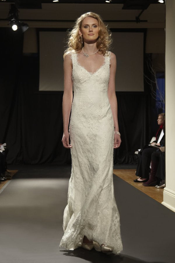 Robert Bullock Lace Julia Wedding Dress – Nearly Newlywed
