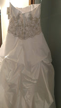 David's Bridal 'V9202' size 10 new wedding dress – Nearly Newlywed