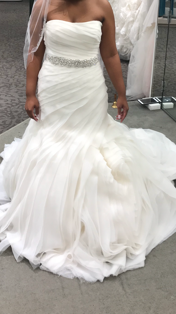 vera wang trumpet wedding dress