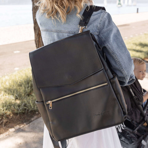 hannahandhenryapparel-nappy-bag-black-classic-backpack-30451193217121_3_1 (1).jpg__PID:7104e392-6684-491e-a685-512efddcd3c5