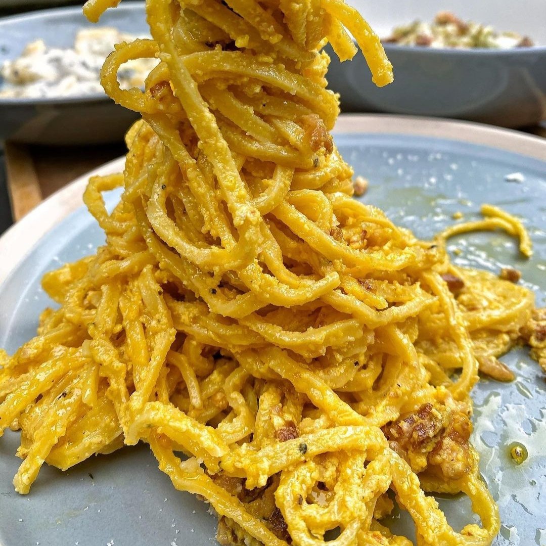 Spaghetti Carbonara and Pecorino Romano Cheese | EKOOK