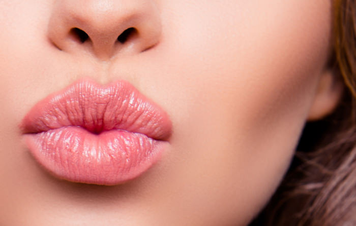 Model puckering lips