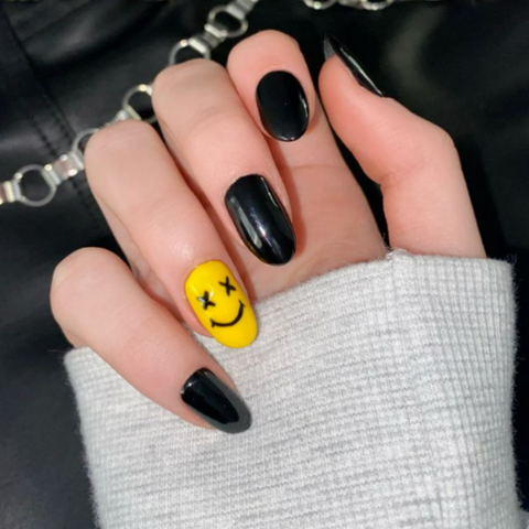 Smile nails