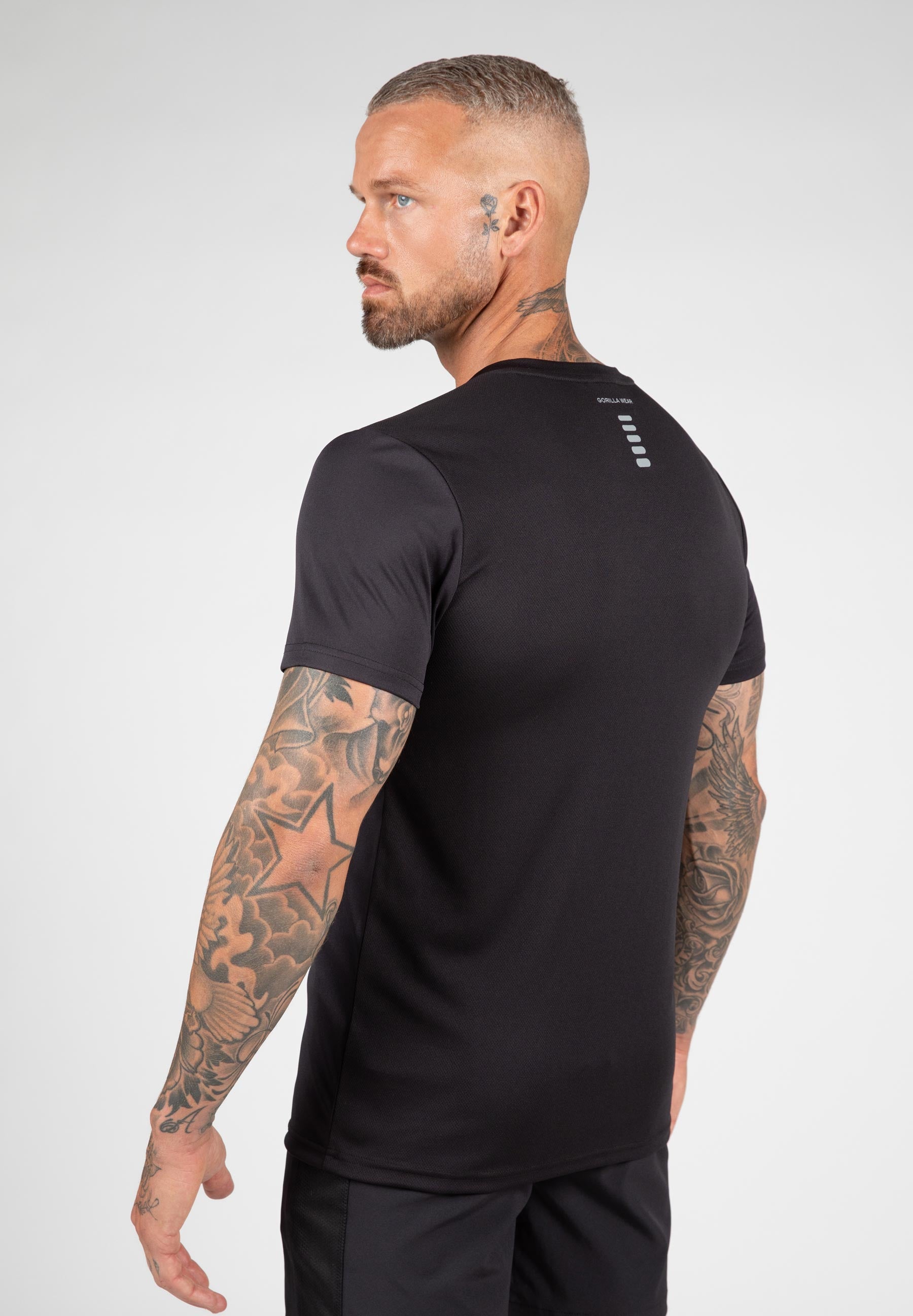 https://cdn.shopify.com/s/files/1/0272/1968/9514/files/90579900-easton-t-shirt-black-6.jpg?v=1697388825