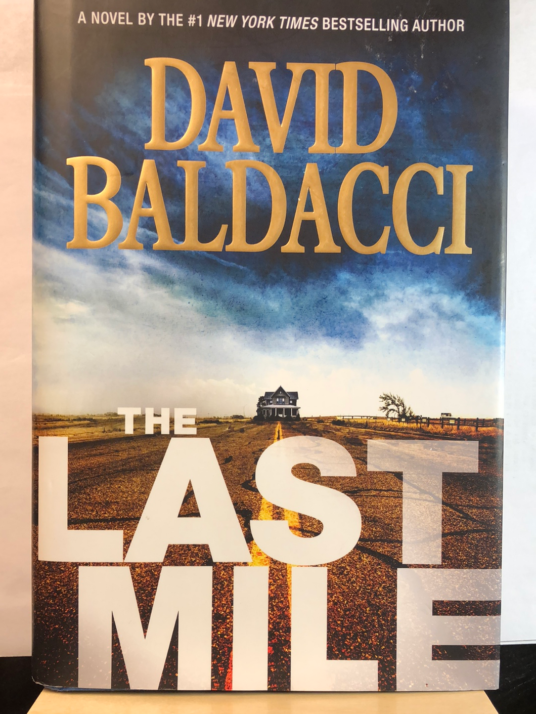 The Last Mile   by David Baldacci   (Amos Decker #2)    Used Hardcover