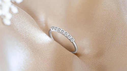 Comment nettoyer un diamant ? Prendre soin bague diamant