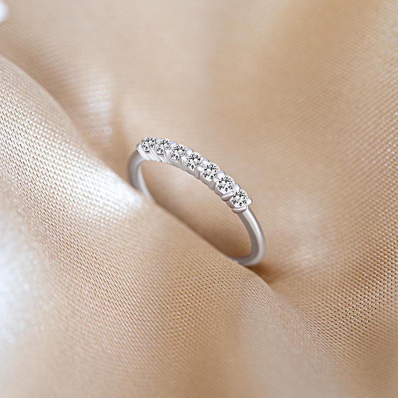 Wedding ring paved with 7 diamonds G/H VVS 1 Vadha