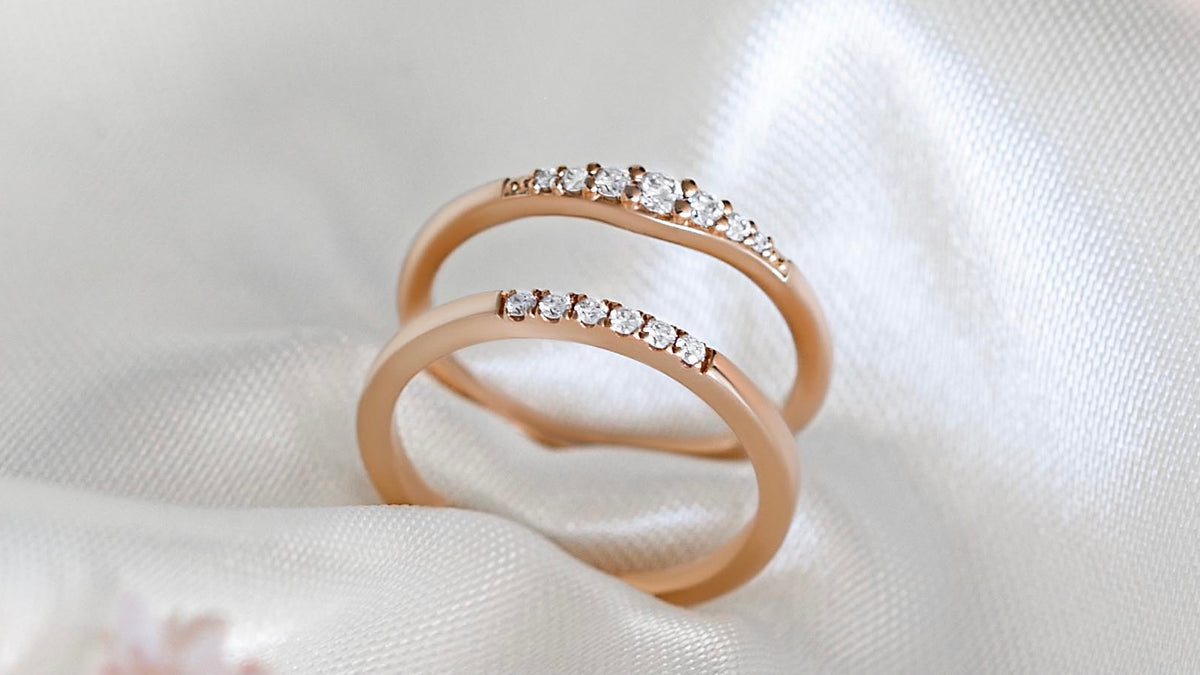 Wedding rings in rose gold and diamonds