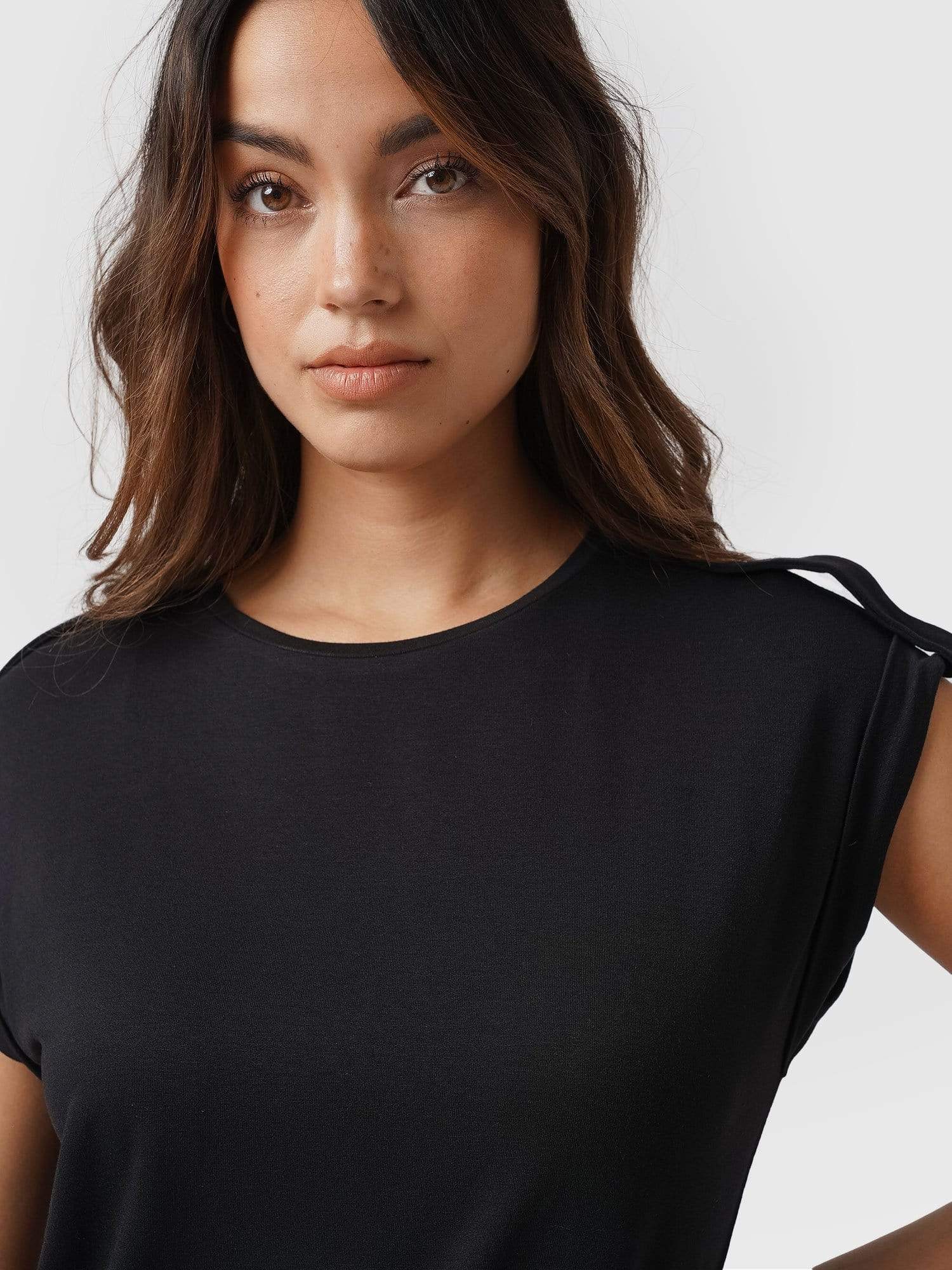 Turn-Up Tee Black - Women's T-Shirts | Saint + Sofia® UK