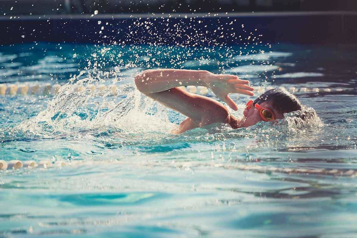 Défis de piscine amusants pour les enfants