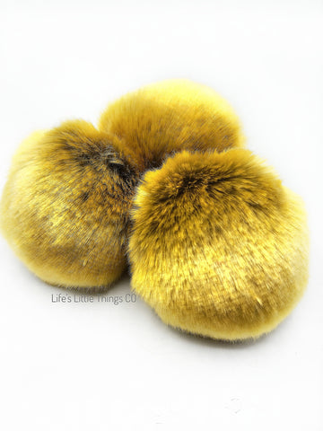 Faux Fur Pom Pom Goldfinch, Snap Closure