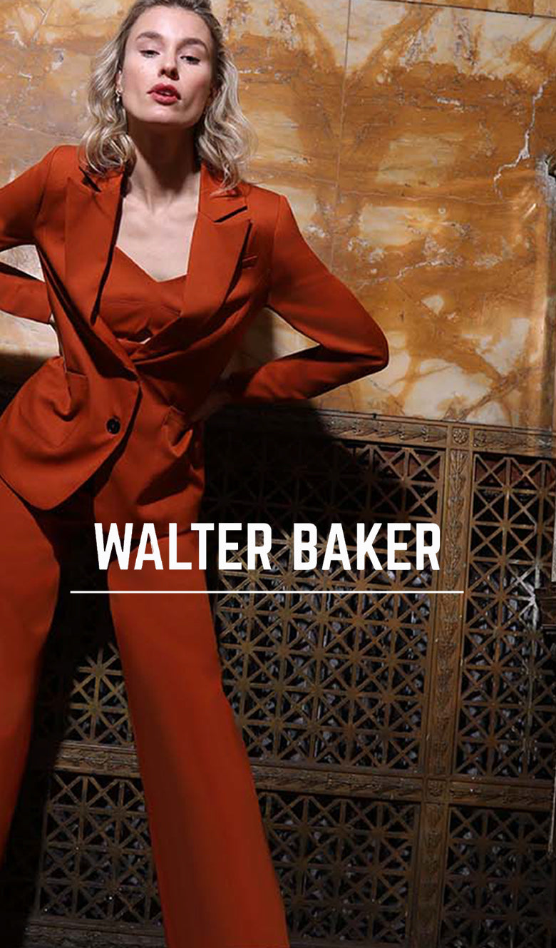  Baker ha iniziato la sua carriera nella finanza e, dopo aver conquistato il sofisticato mondo di Wall Street, ha trovato una nuova vocazione nel mondo mutevole e affascinante della moda. Walter ha messo a frutto il suo spirito creativo e la sua passione per il design e ha creato una delle aziende di moda in più rapida crescita di New York.</div> <img src=