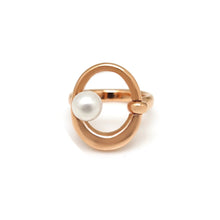 Load image into Gallery viewer, EGG OVAL PEARL RING
