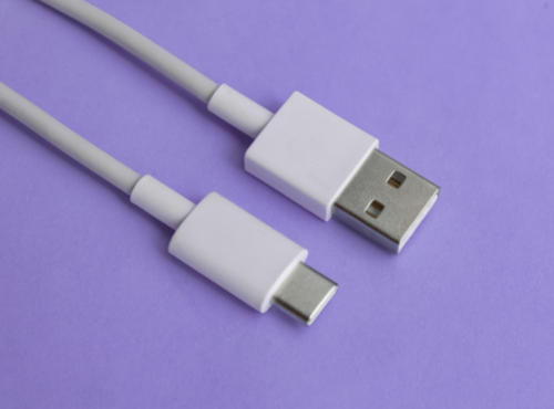 Cable Fight: USB Type-C vs Apple Lightning Connector 