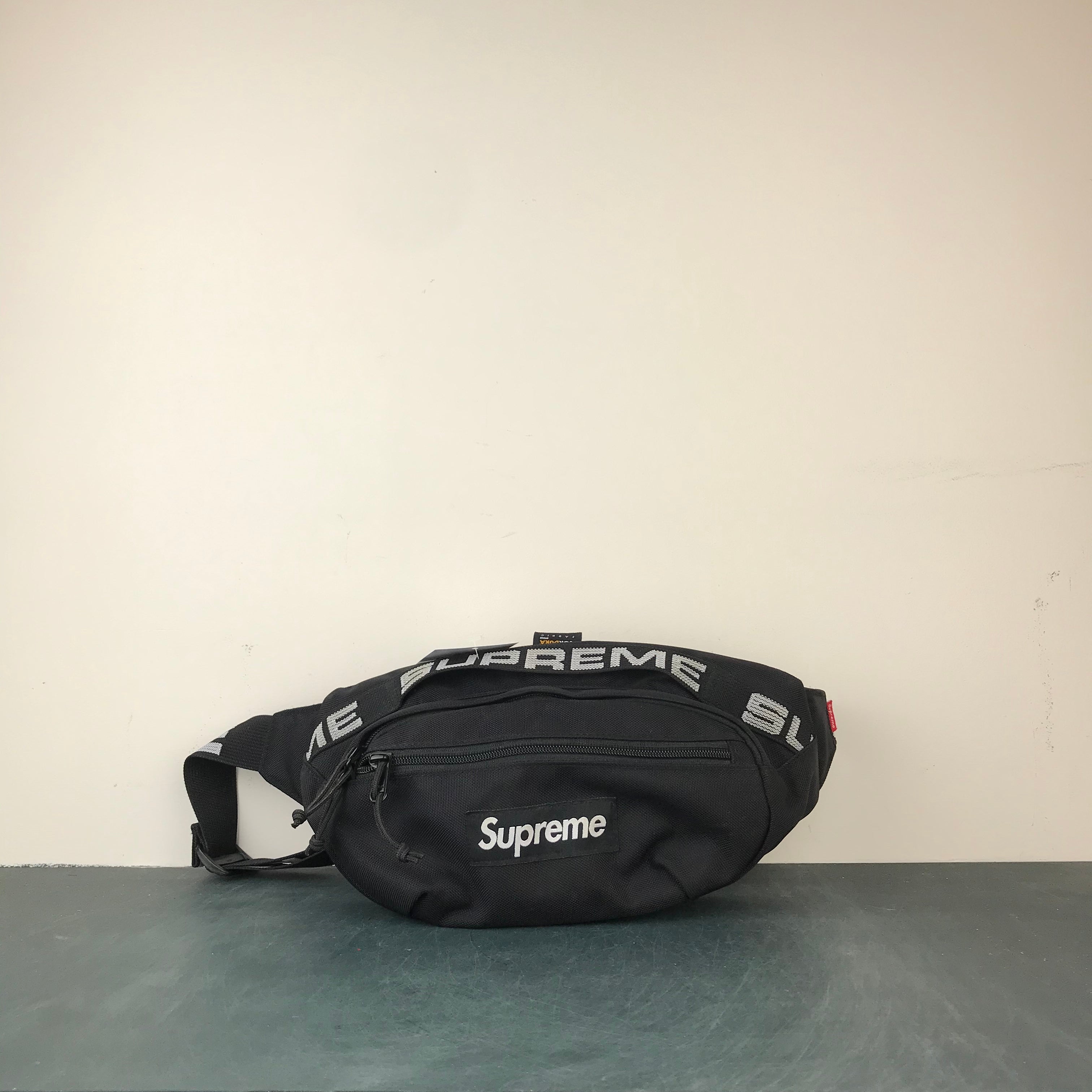 supreme waist bag ss18 black