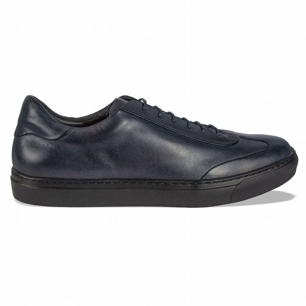 Elegant black sneaker for men in smooth leather