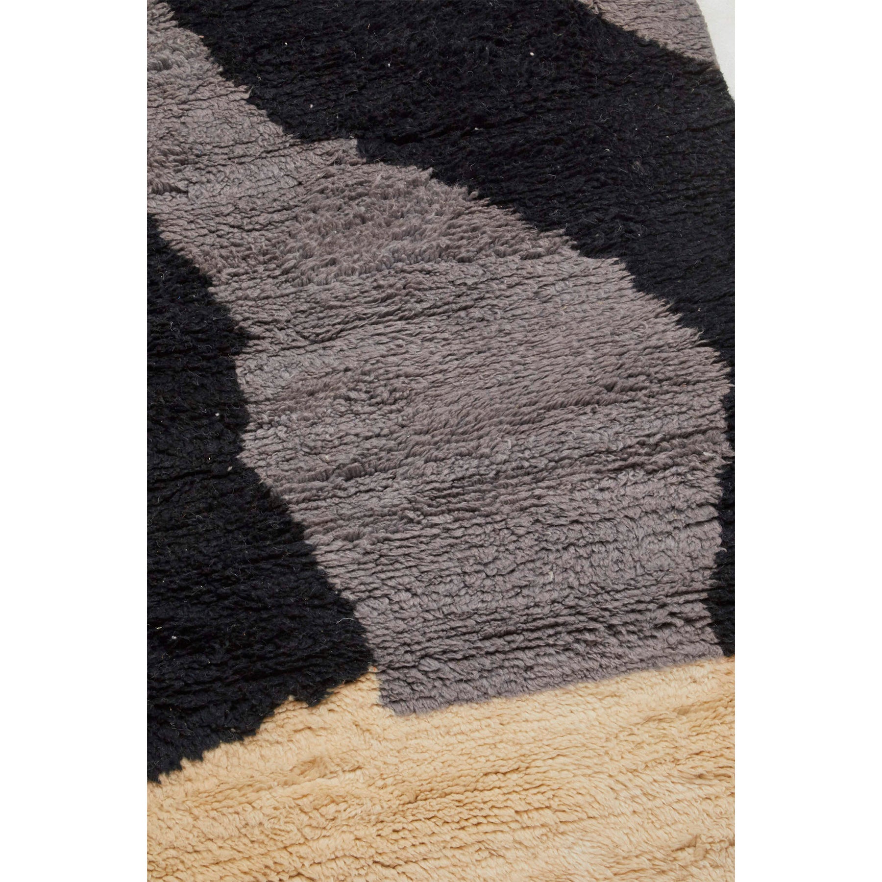 NAHID - Contemporary Moroccan area rug in white, black, and lavender