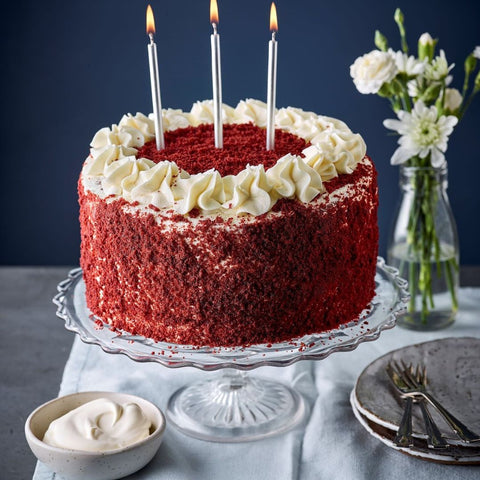 A bit of Romance on a Cake. Fresh flowers and cakes go so well together. -  Picture of Lotte's Homebaked Goods, Mussoorie - Tripadvisor