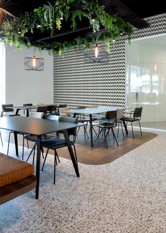 commercial-tile-ideas-dining-area
