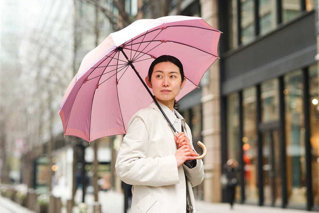 ピンク色の晴雨兼用傘