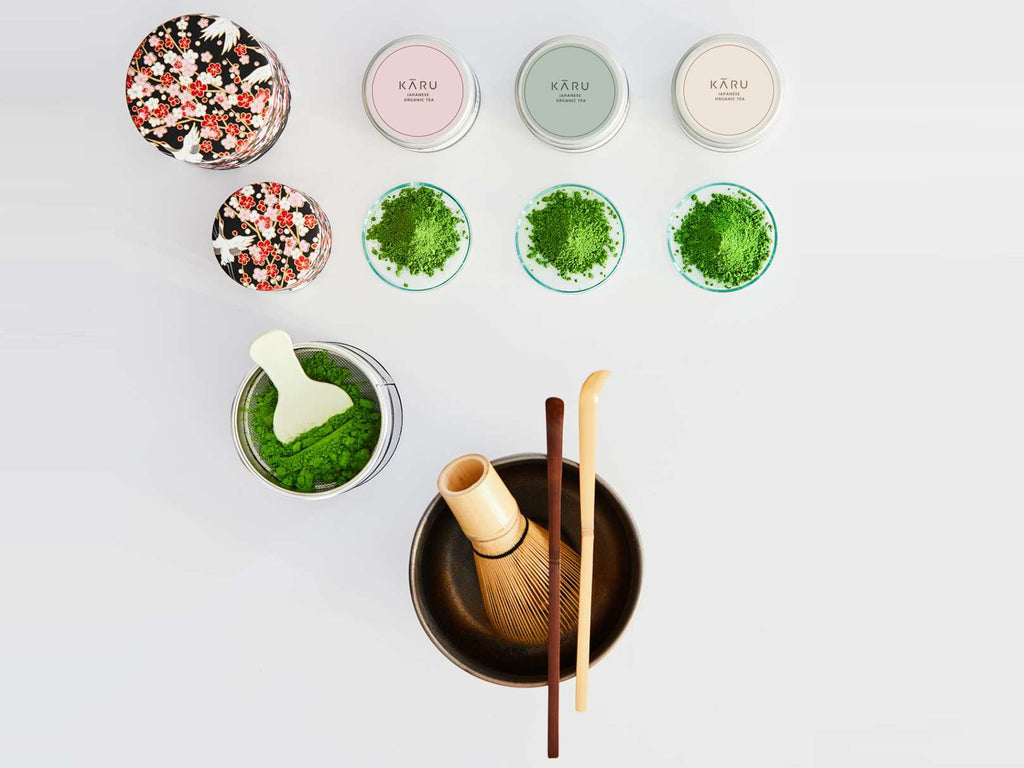 Té matcha con accesorios y tres latas de matcha