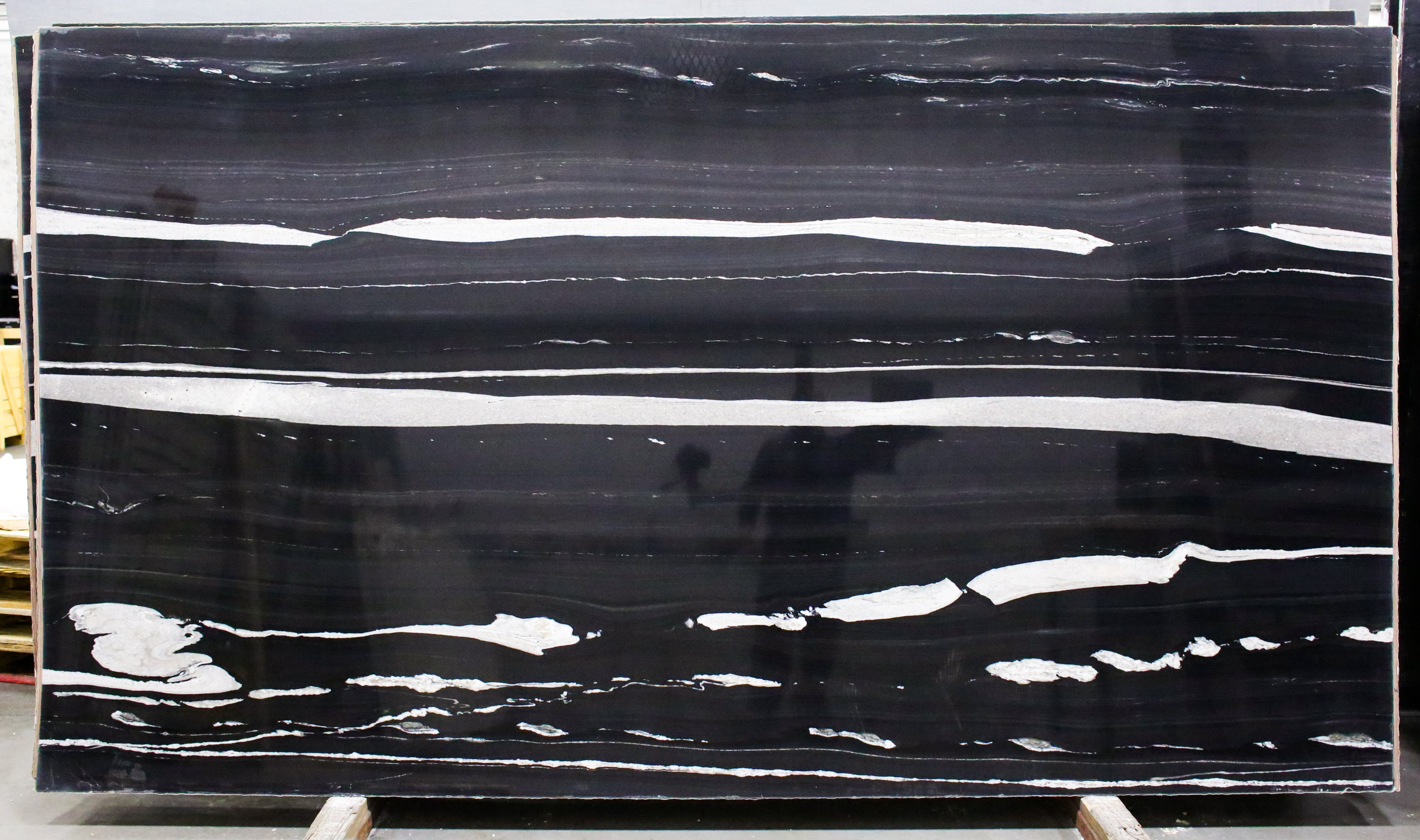  Brazilian%20Black%20Rush%20Granite%20Slab%203/4%22%20%20Polished%20Stone - 32121G#29 -  70X125 