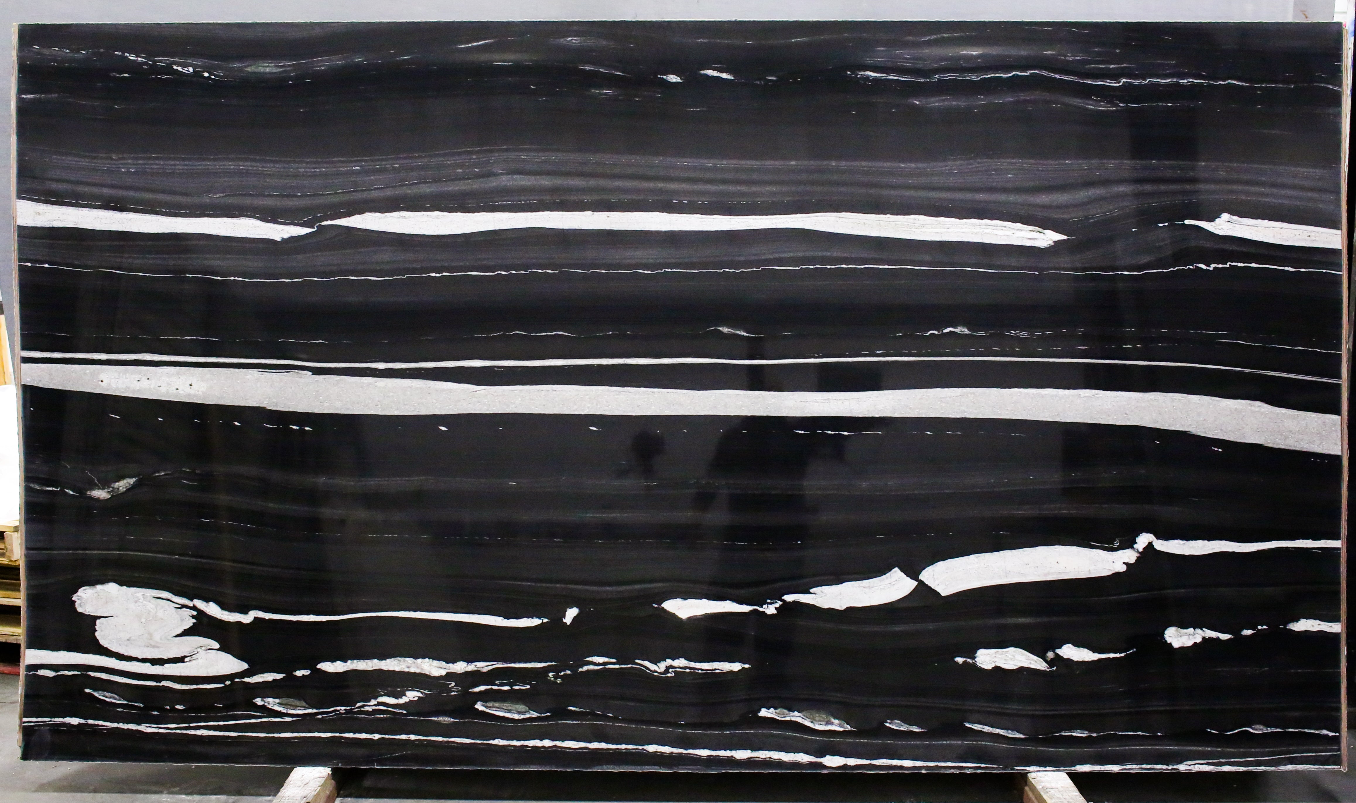  Brazilian%20Black%20Rush%20Granite%20Slab%203/4%22%20%20Polished%20Stone - 32121G#31 -  70X125 