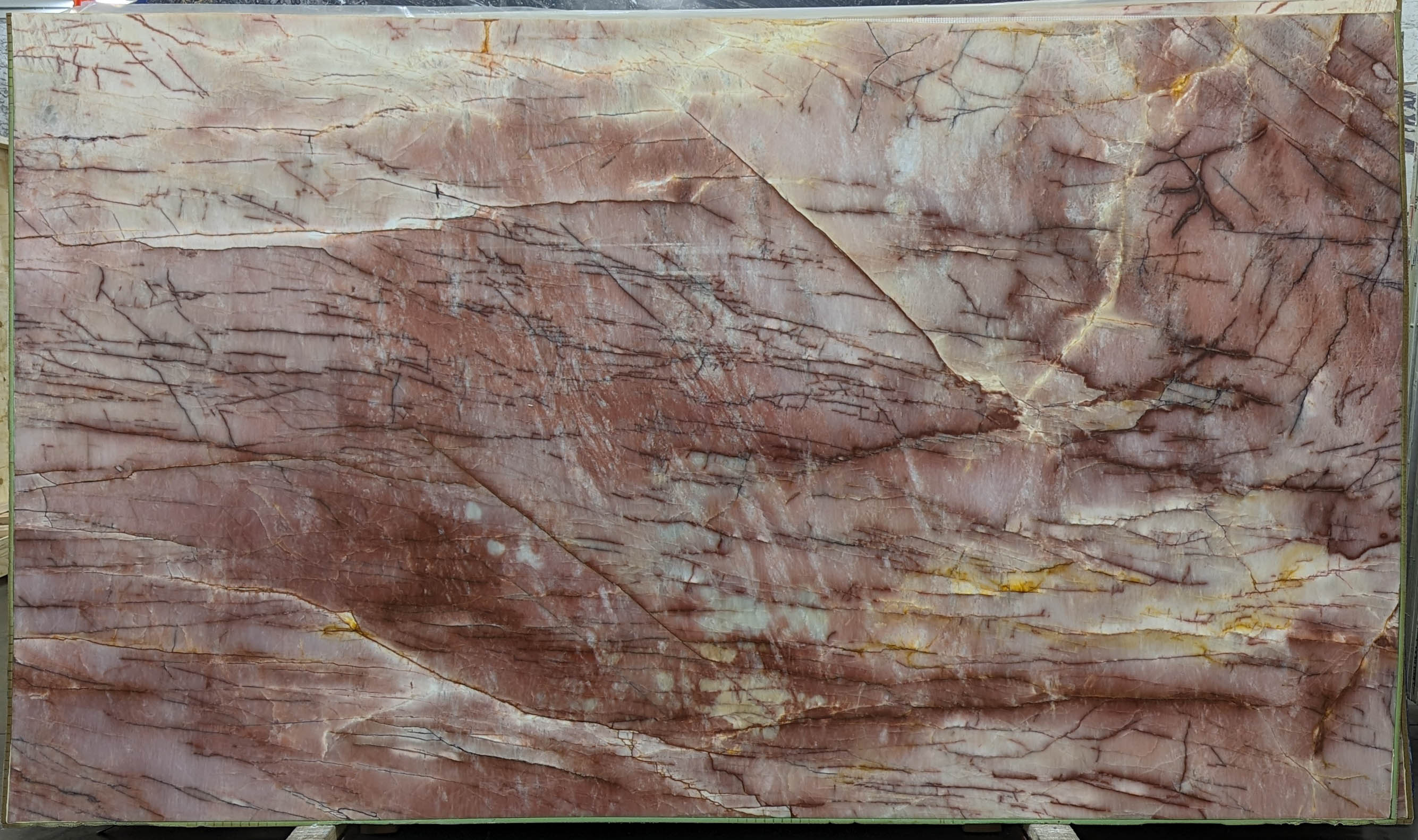  Cosmopolitan Quartzite Slab 3/4  Polished Stone - VR6409#35 -  70x120 