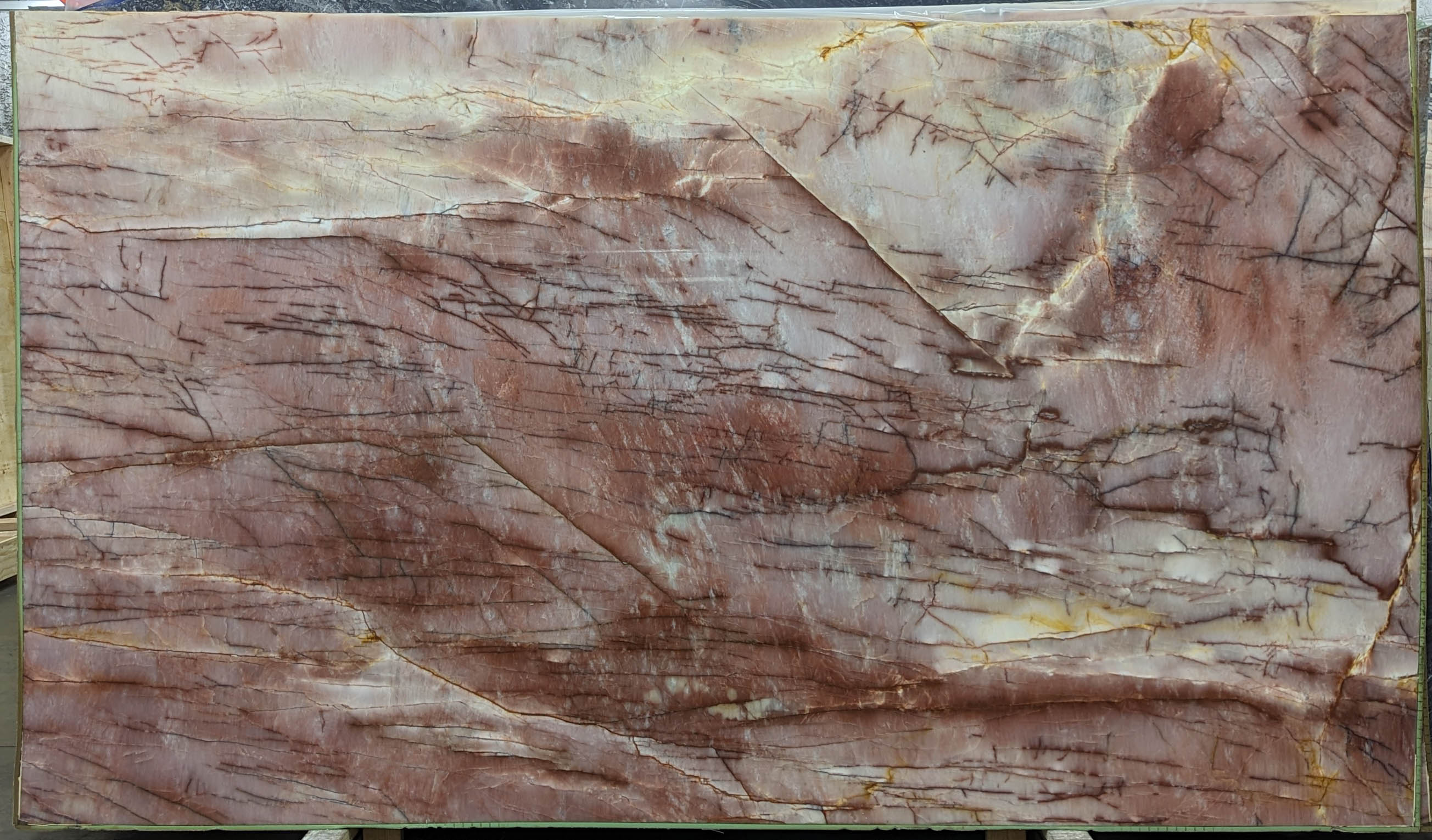  Cosmopolitan Quartzite Slab 3/4  Polished Stone - VR6409#39 -  70x120 