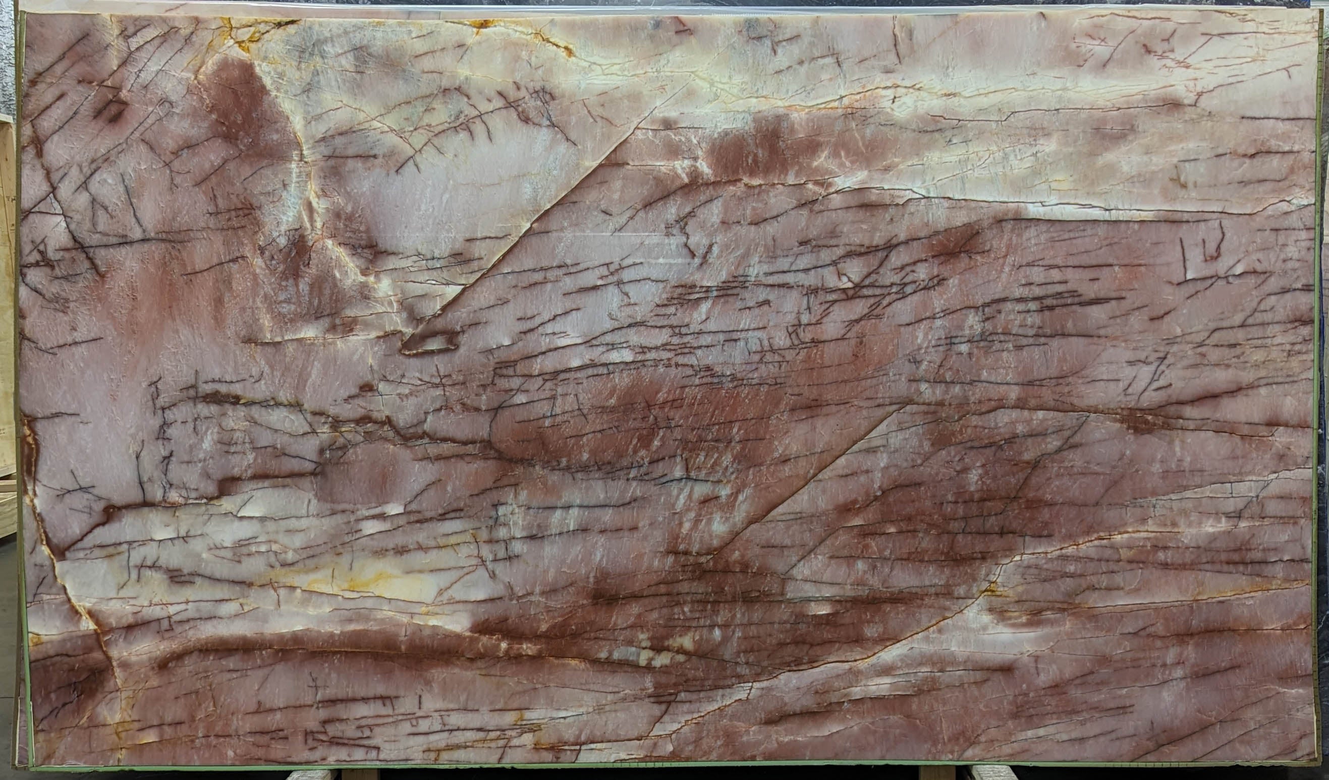  Cosmopolitan%20Quartzite%20Slab%203/4%22%20%20Polished%20Stone - VR6409#40 -  70x120 