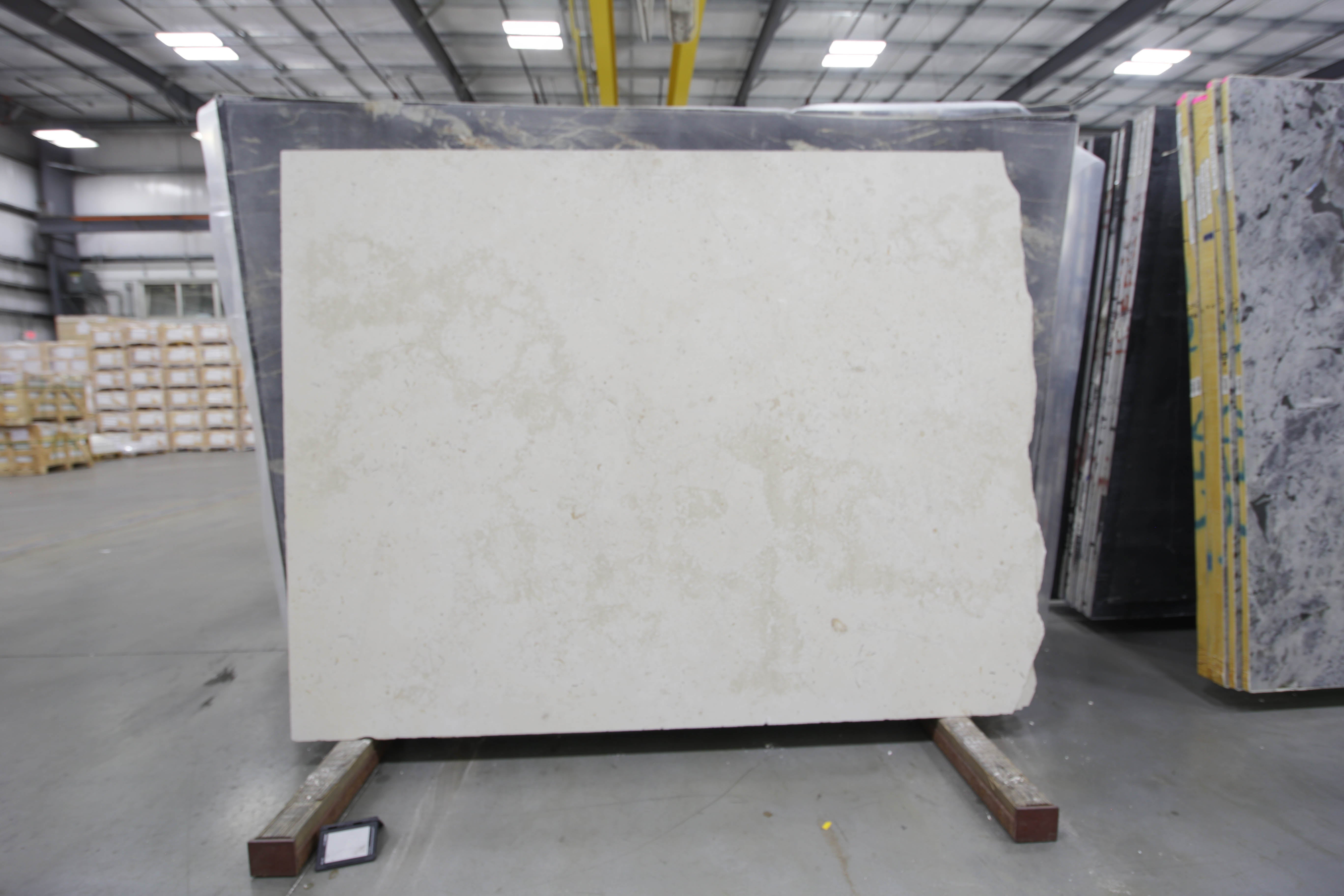  Crema%20Luna%20Limestone%20Slab%203/4%22%20%20Honed%20Stone - 45093#18 -  66x82 