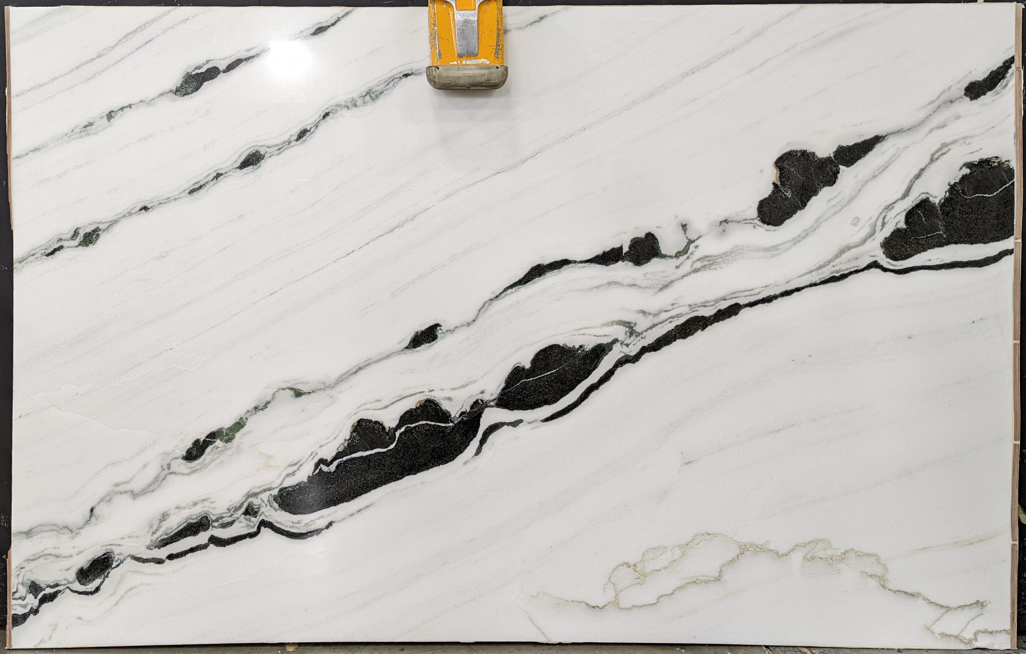  Panda%20White%20Marble%20Slab%203/4%22%20%20Polished%20Stone - P12722#34 -  66x104 