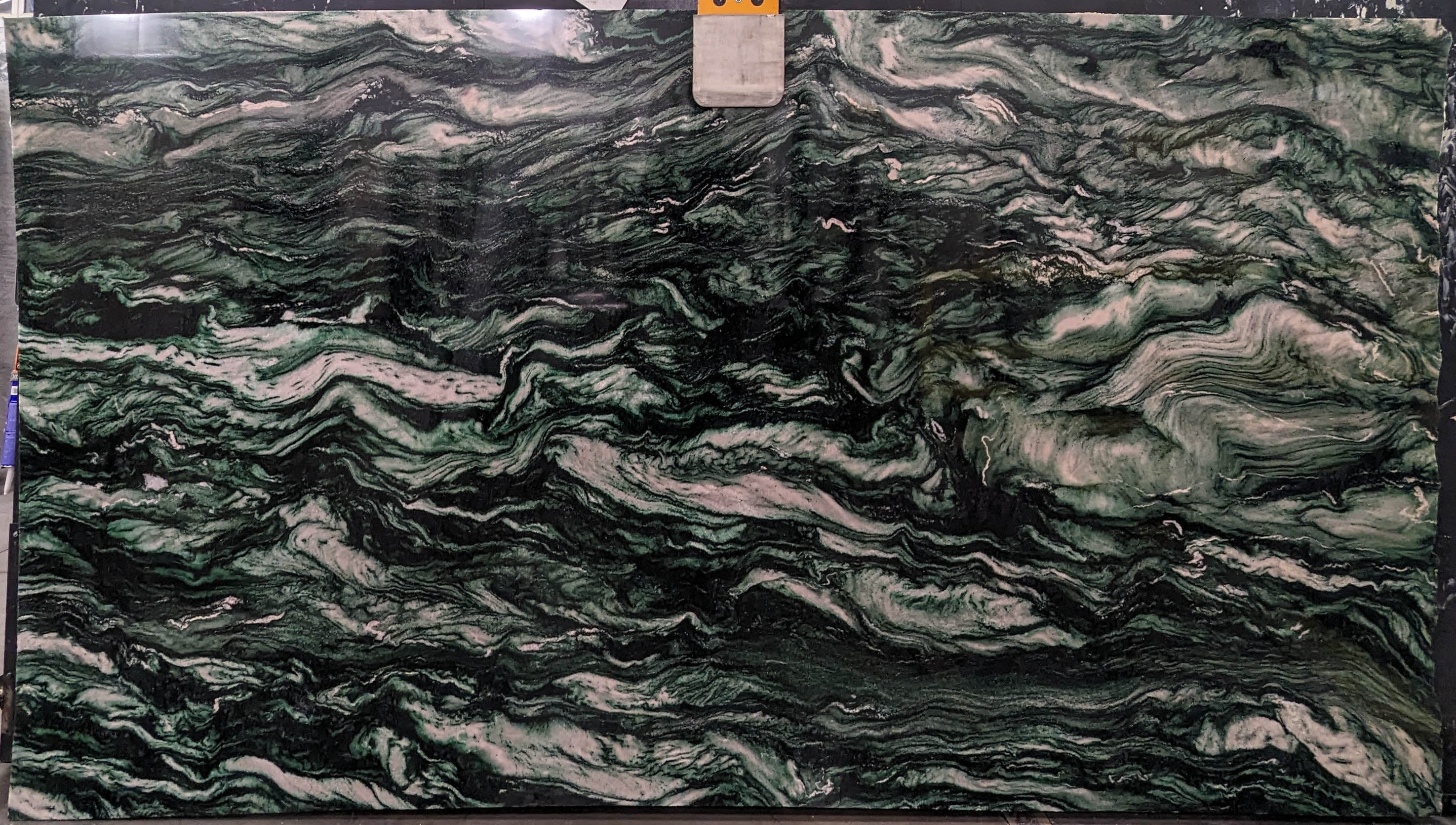  Verde%20Aurora%20Quartzite%20Slab%203/4%22%20%20Stone - B053497#33 -  67X128 